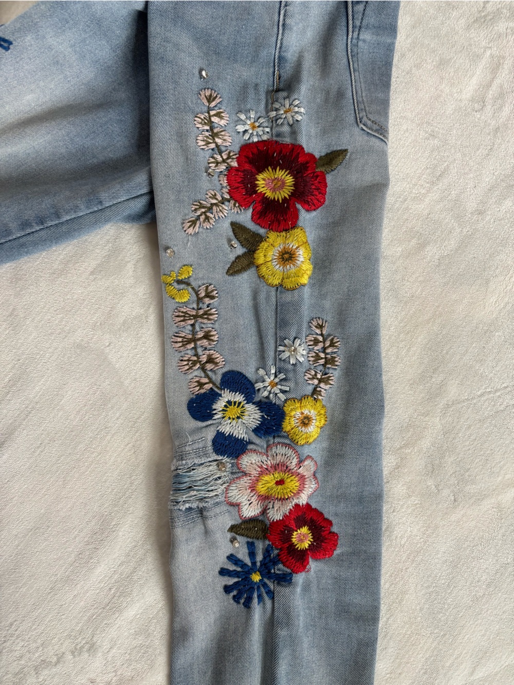 Indigo Rein Floral Boho Embroidered Cropped Ankle Jeans Size 9 Distressed Denim - Picture 12 of 15